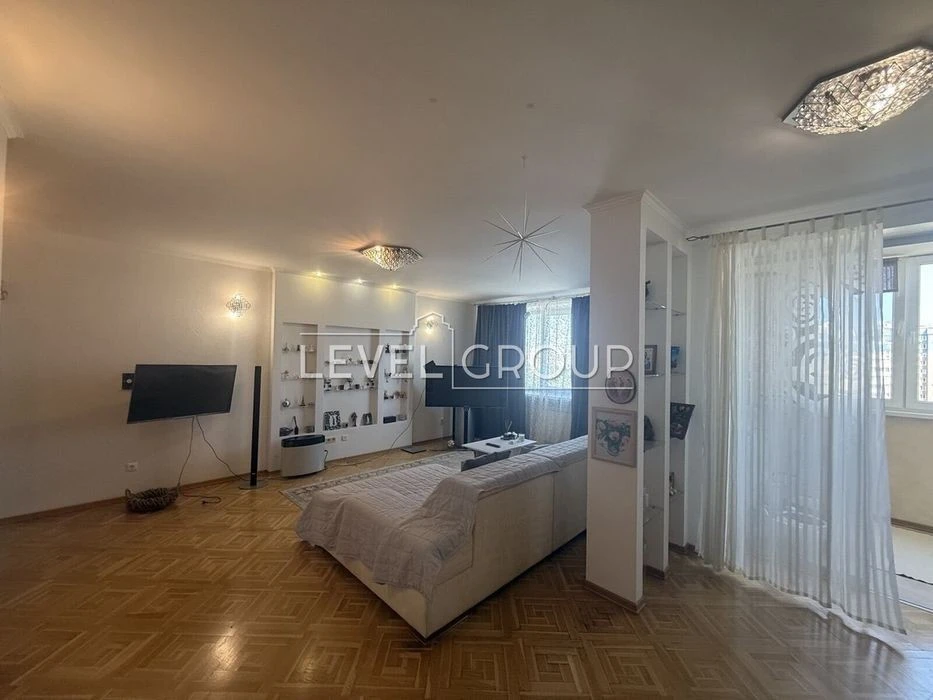 Keys! Top! 3-room apartment for sale on Kharkivske Shosse, 58A