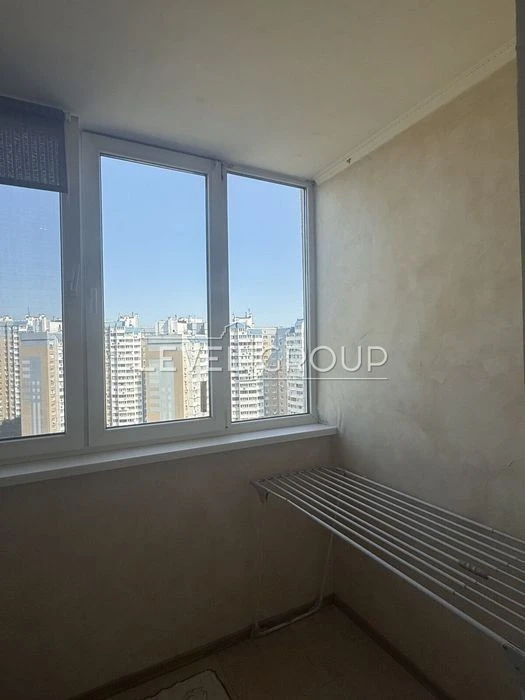 Keys! Top! 3-room apartment for sale on Kharkivske Shosse, 58A