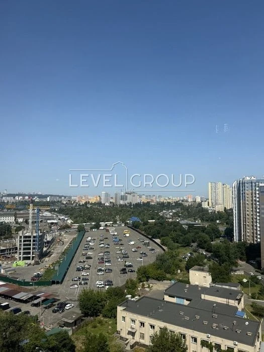 Keys! Top! 3-room apartment for sale on Kharkivske Shosse, 58A