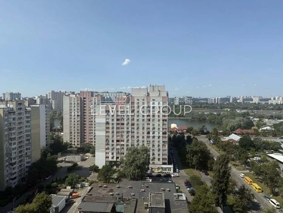 Keys! Top! 3-room apartment for sale on Kharkivske Shosse, 58A