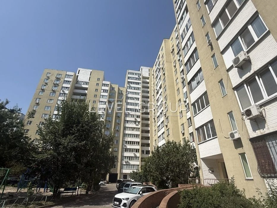 Keys! Top! 3-room apartment for sale on Kharkivske Shosse, 58A
