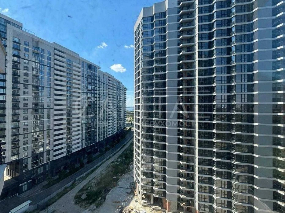 I am selling a 54.3m2 apartment with a view of the Dnieper in the Zarichny residential complex, price