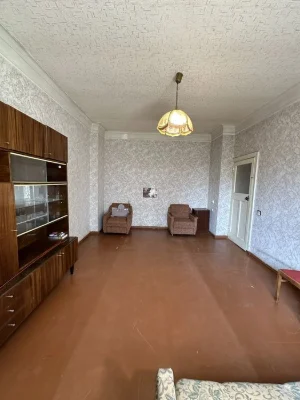 Продаж 2-к повнометражної квартири