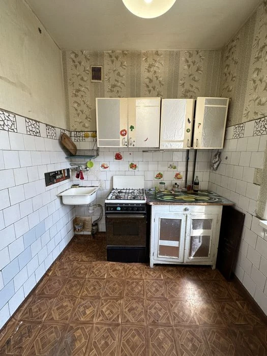 Продаж 2-к повнометражної квартири