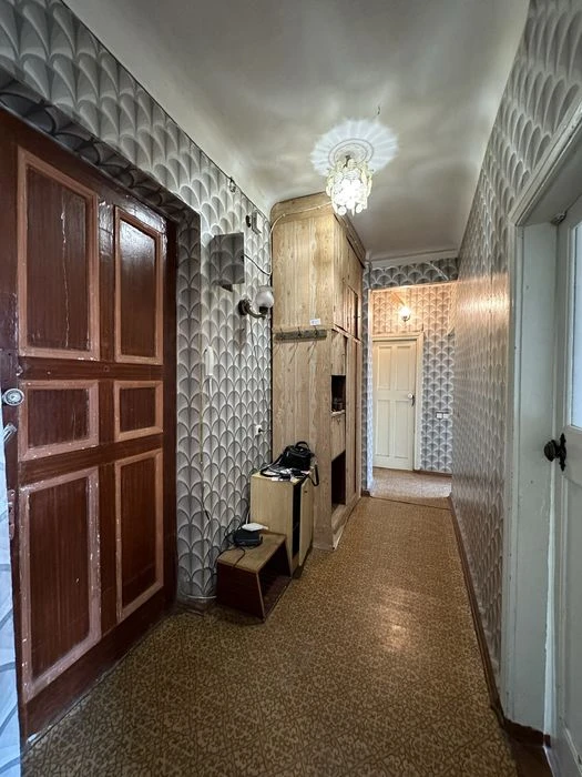 Продаж 2-к повнометражної квартири