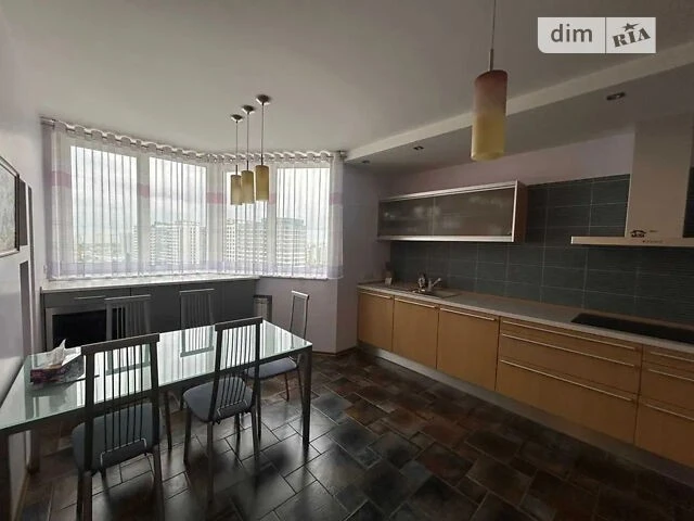 Sale of 3-room apartment 141.5 sq. m. on Yevhena Sverstyuka St. 52B