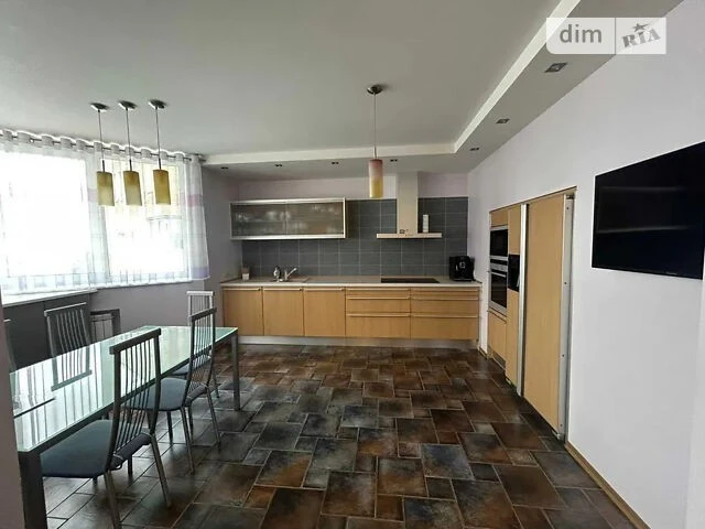 Sale of 3-room apartment 141.5 sq. m. on Yevhena Sverstyuka St. 52B
