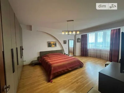 Sale of 3-room apartment 141.5 sq. m. on Yevhena Sverstyuka St. 52B