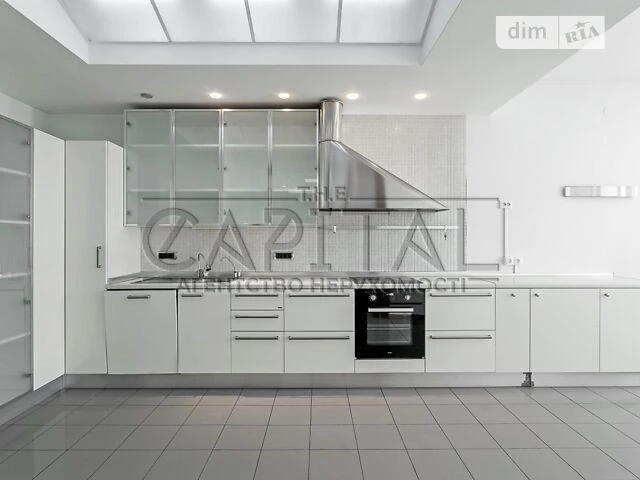 Sale of a 5-room apartment of 200 sq. m. on Bulvarno-Kudryavska Street 13