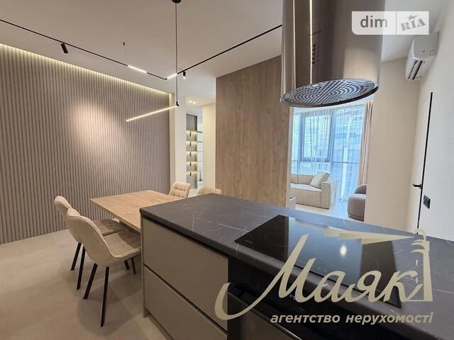 Продаж 2к квартири 60 кв. м на вул. Андрія Верхогляда 14А •