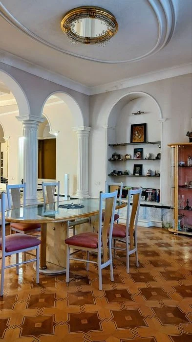 For sale center Gogol 11 4-room / 200m2 GAZ low floor