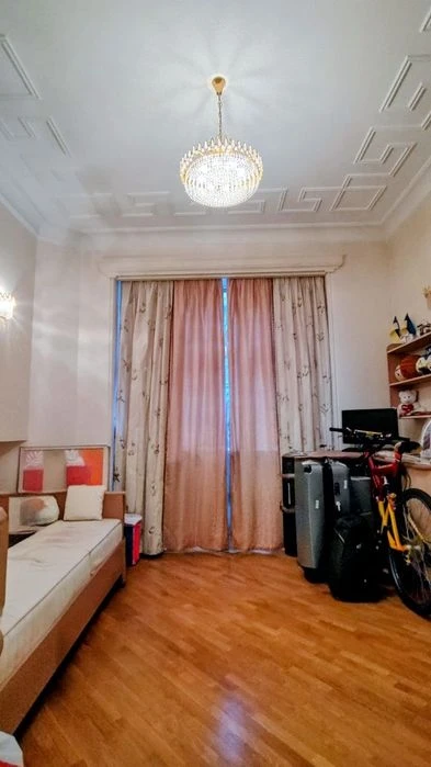 For sale center Gogol 11 4-room / 200m2 GAZ low floor
