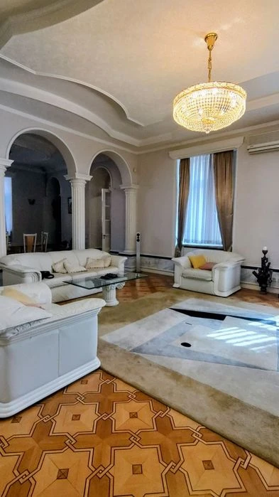 For sale center Gogol 11 4-room / 200m2 GAZ low floor