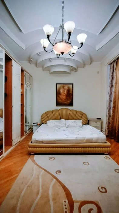 For sale center Gogol 11 4-room / 200m2 GAZ low floor