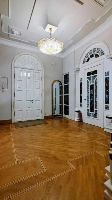 For sale center Gogol 11 4-room / 200m2 GAZ low floor