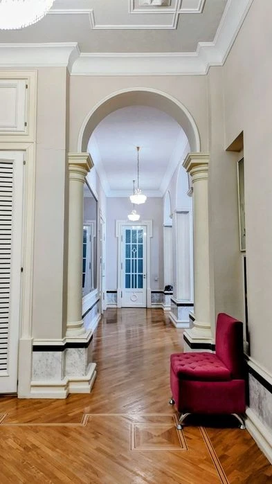 For sale center Gogol 11 4-room / 200m2 GAZ low floor