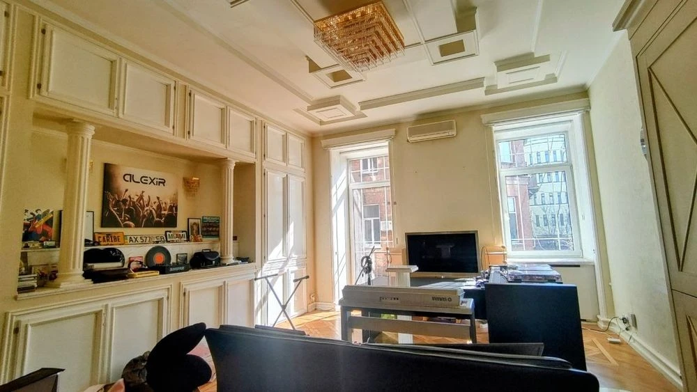 For sale center Gogol 11 4-room / 200m2 GAZ low floor