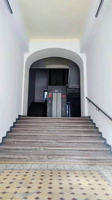 For sale center Gogol 11 4-room / 200m2 GAZ low floor