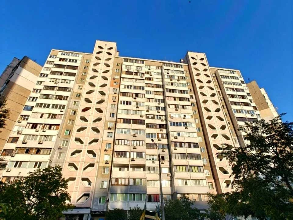 Apartment. Kyiv, Petra Hryhorenka Avenue.