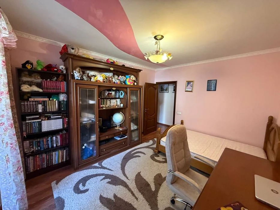 I will sell a 2-room apartment in Kedryna residential complex Sozidatel Kirpych