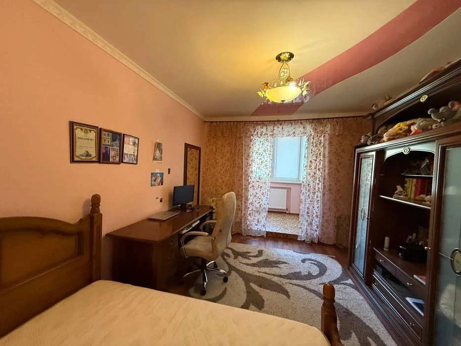 I will sell a 2-room apartment in Kedryna residential complex Sozidatel Kirpych