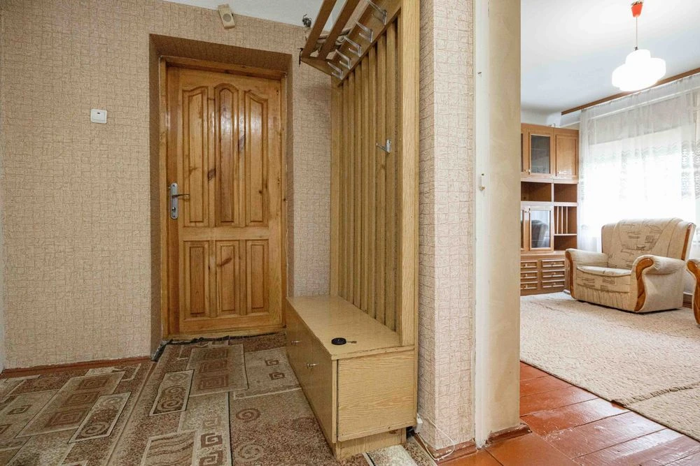 Продам трикімнатну квартиру. Центр.