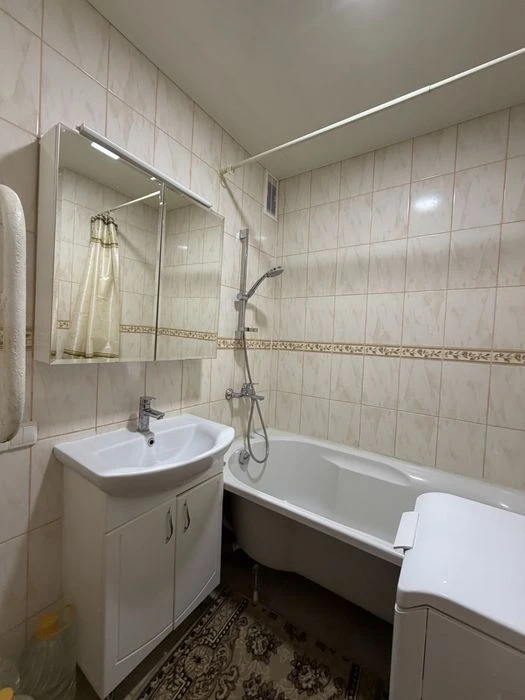 Продам 3 кімнатну квартиру 60 м² вул. Андрія Мельника 4 Рівн