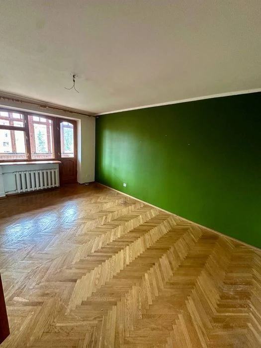 Продаж 4-кімнатної квартири в районі Мототрек!
