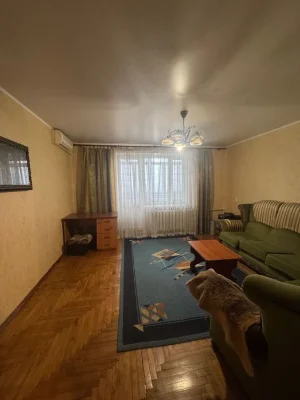 Продаж 3-кімнатної квартири з ремонтом в районі Чайки!
