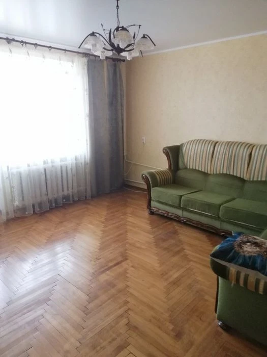Продаж 3-кімнатної квартири з ремонтом в районі Чайки!