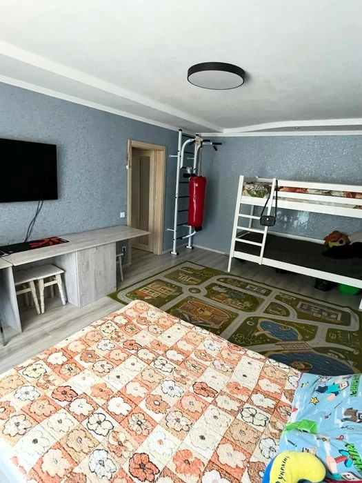 ! ПРОДАЄТЬСЯ 2кімнатна 82 кв м