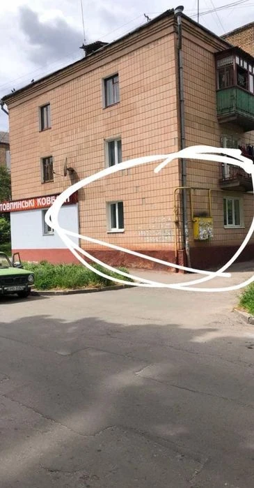 Продам 2-квартиру район Чайки під комерцію