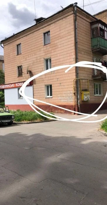 Продам 2-квартиру район Чайки під комерцію