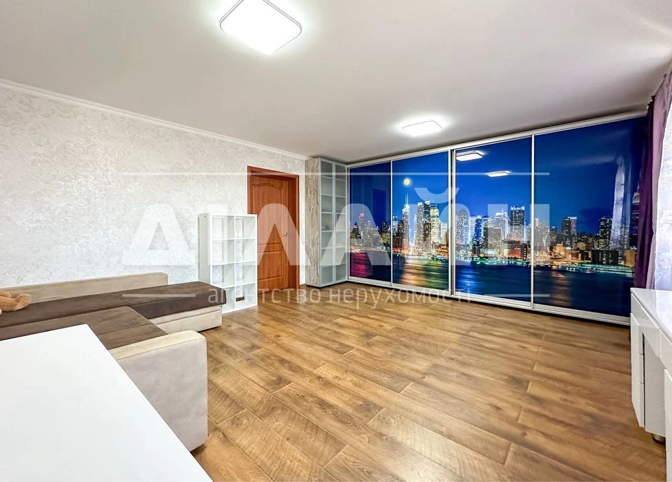 VIP 4х комн квартира 170 м2 по Юбилейному 14