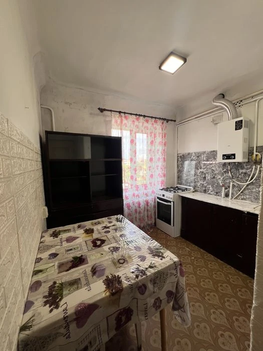 Двокімната квартира під ремонт , центр міста ,проспект Миру