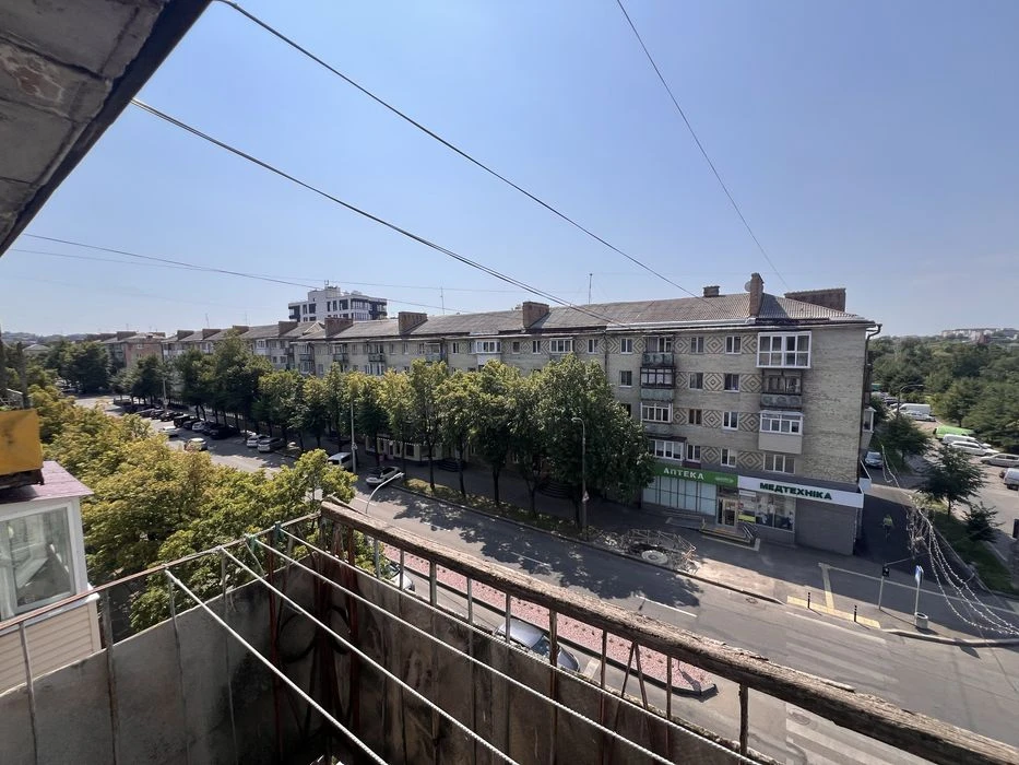 Двокімната квартира під ремонт , центр міста ,проспект Миру