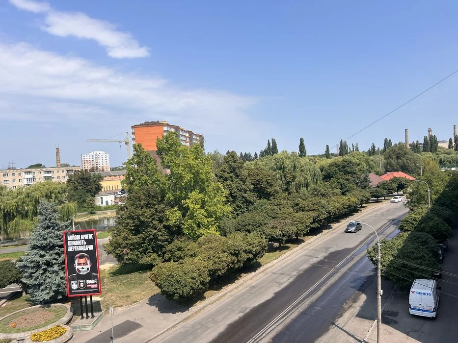 Двокімната квартира під ремонт , центр міста ,проспект Миру