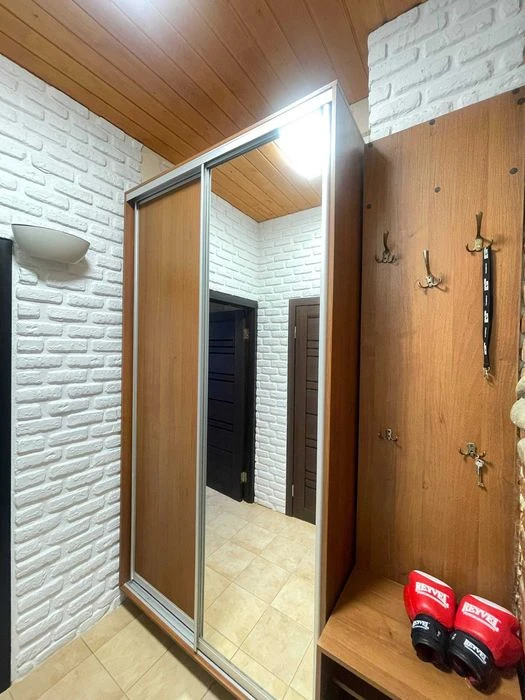 Продам квартиру-студію в будинку з власною парковкою та зоно