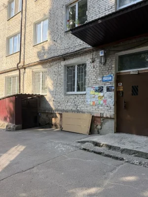 Продам квартиру 3-х кімнатну без ремонту