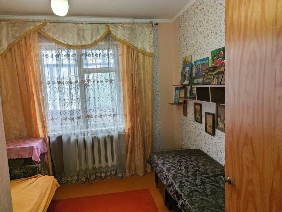 3-кімнатна квартира в житловому стані!