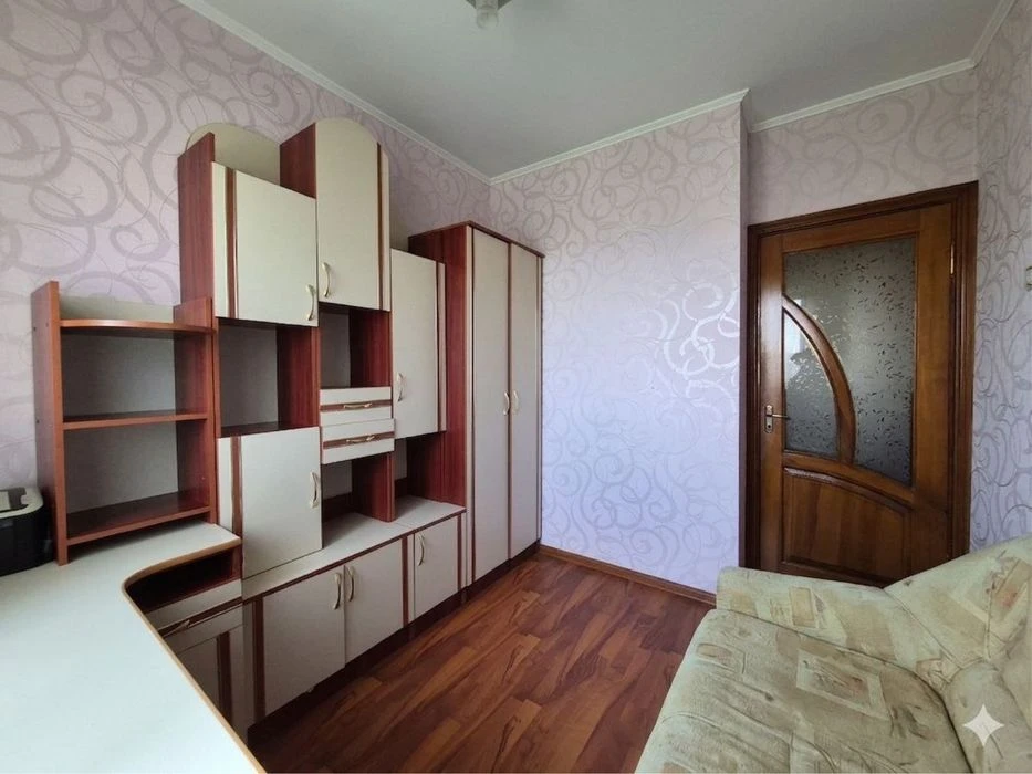 Продам 3 кімнатну квартиру на А. Мельника. Можна під дежавні