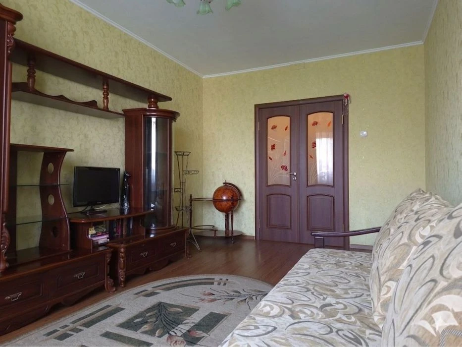 Продам 3 кімнатну квартиру на А. Мельника. Можна під дежавні
