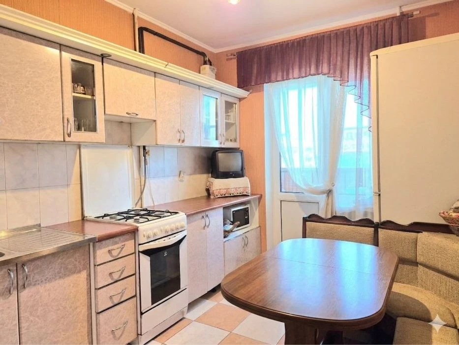 Продам 3 кімнатну квартиру на А. Мельника. Можна під дежавні
