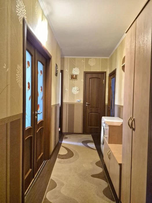 Продам 3 кімнатну квартиру на А. Мельника. Можна під дежавні