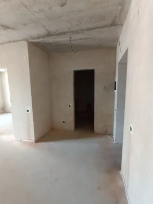 "Однокімнатна квартира з чорновим ремонтом