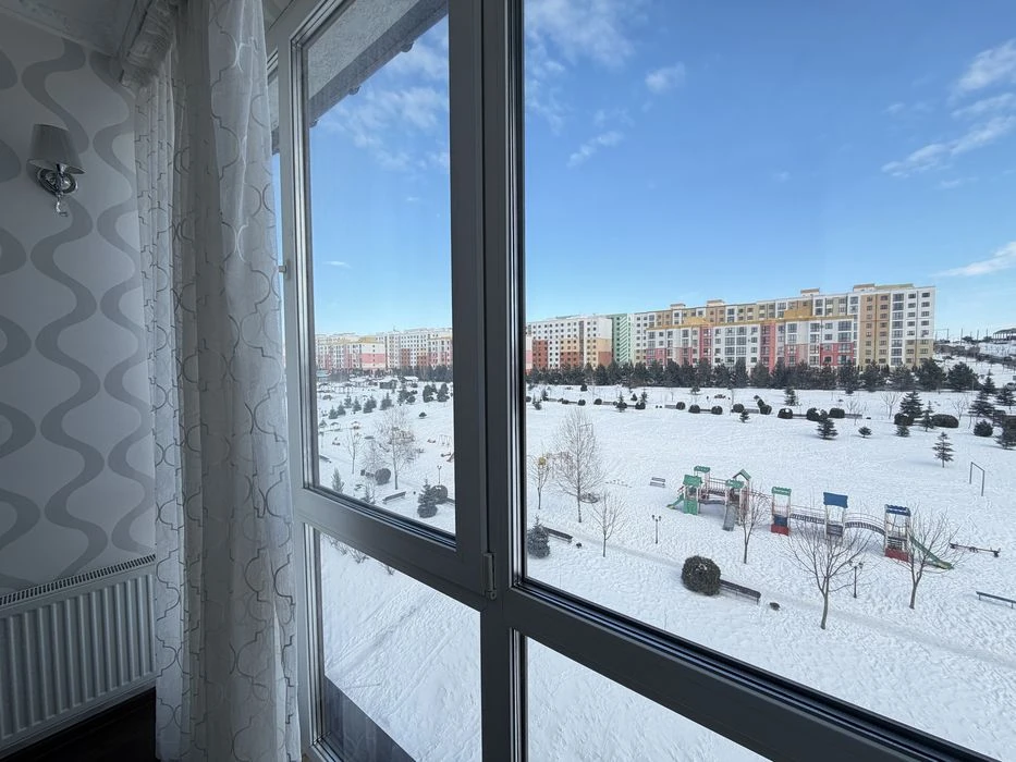 2-Рівнева «На Щасливому» 3-кімнатна! Вигляд на Парк! Чорново
