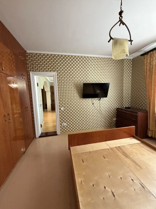Продам частину будинку на вул. Руська,5