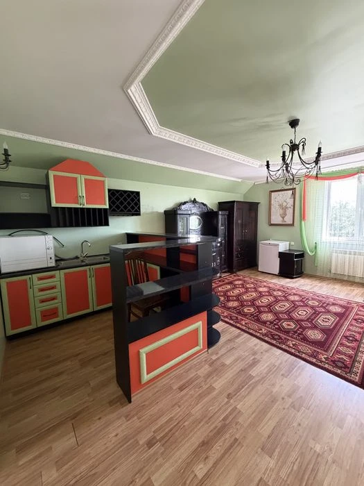 Продам частину будинку на вул. Руська,5