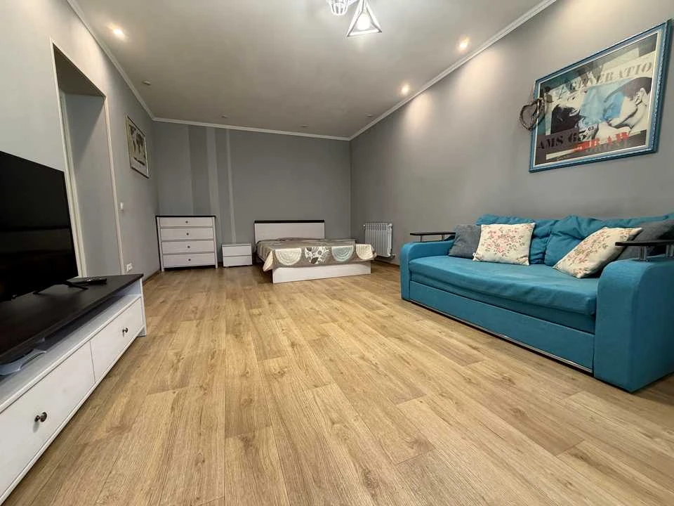 Apartment. Dnipro, Naberezhna Peremohy st.