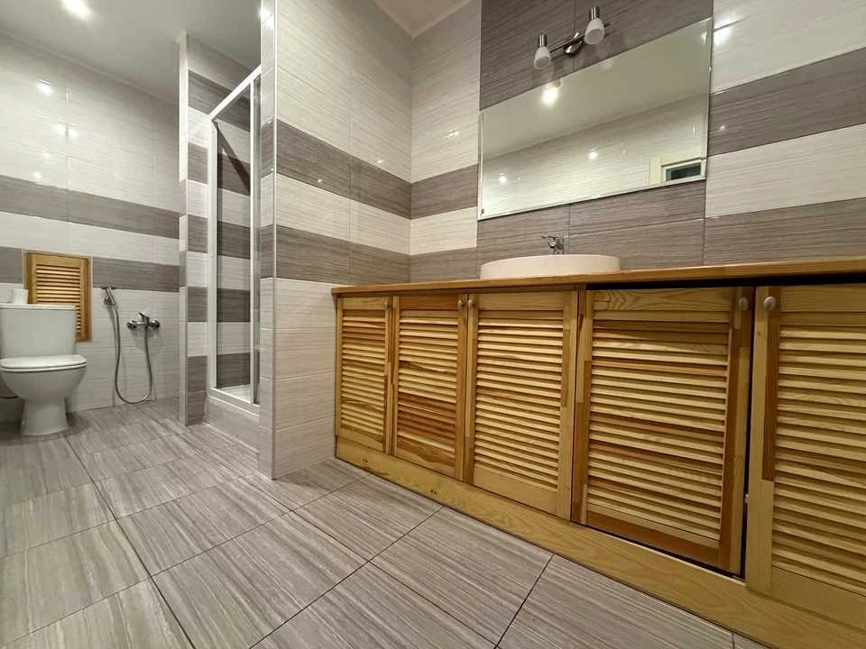 Apartment. Dnipro, Naberezhna Peremohy st.